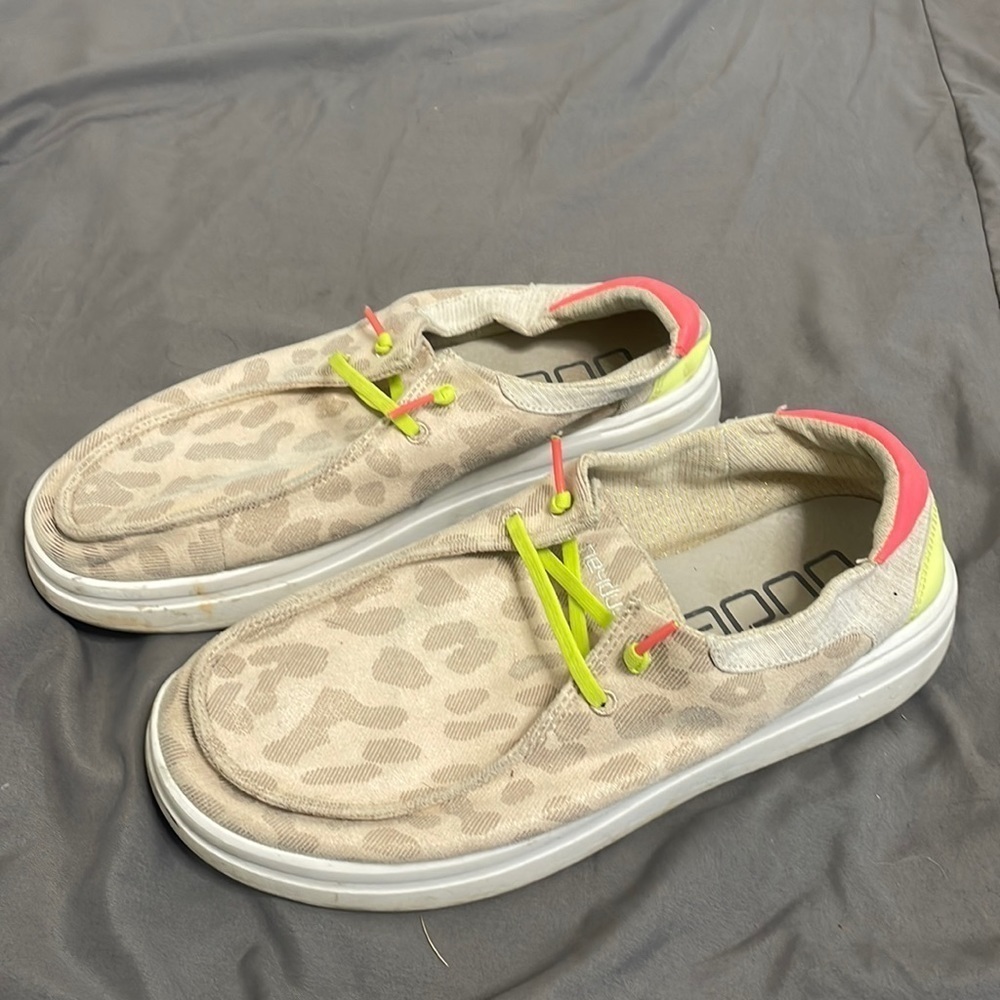HEY DUDE WENDY RISE LEOPARD NEON BEIGE SNEAKER womens size10